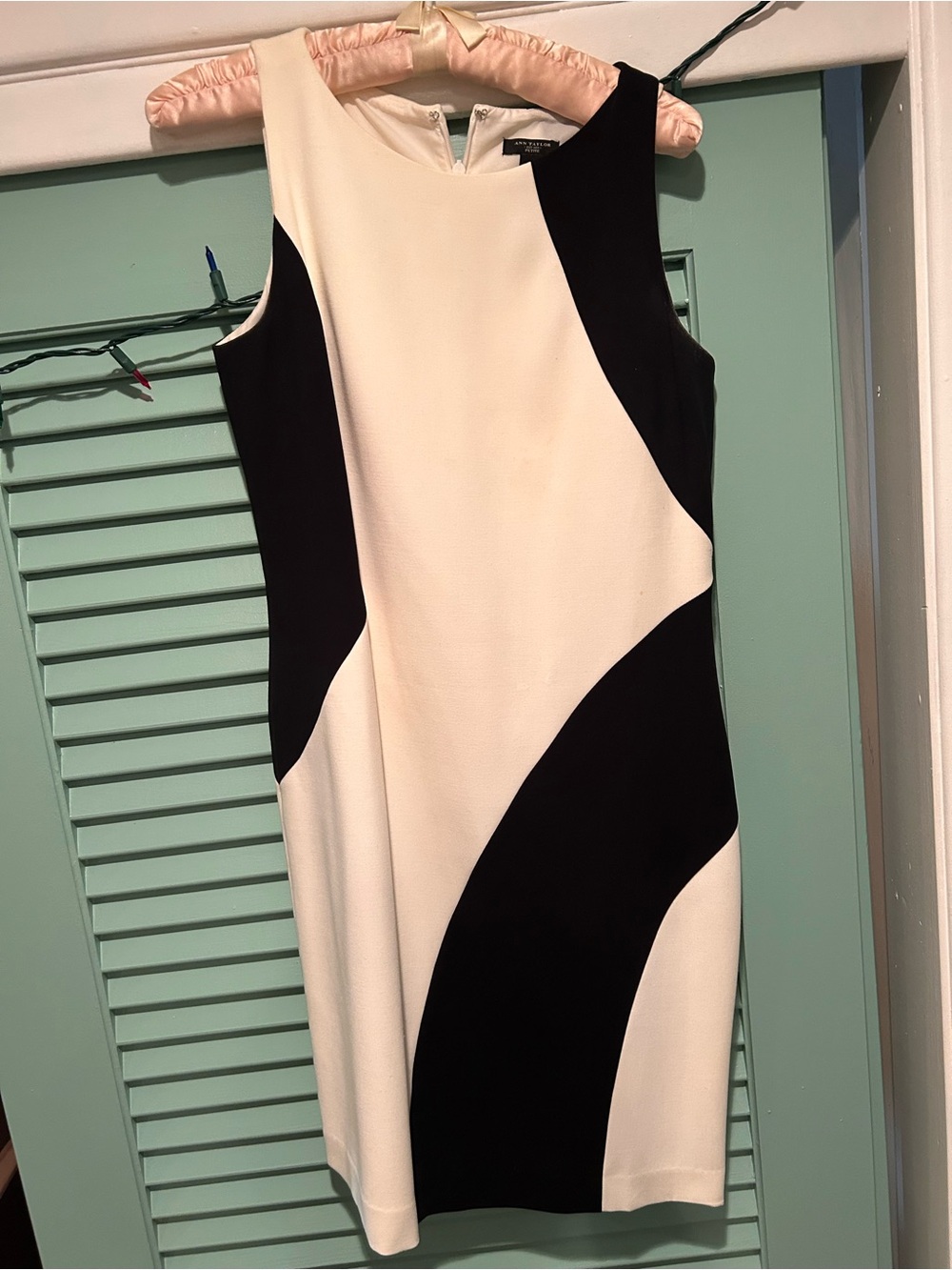 Ann Taylor Black & Cream Colorblock Sheath Dress